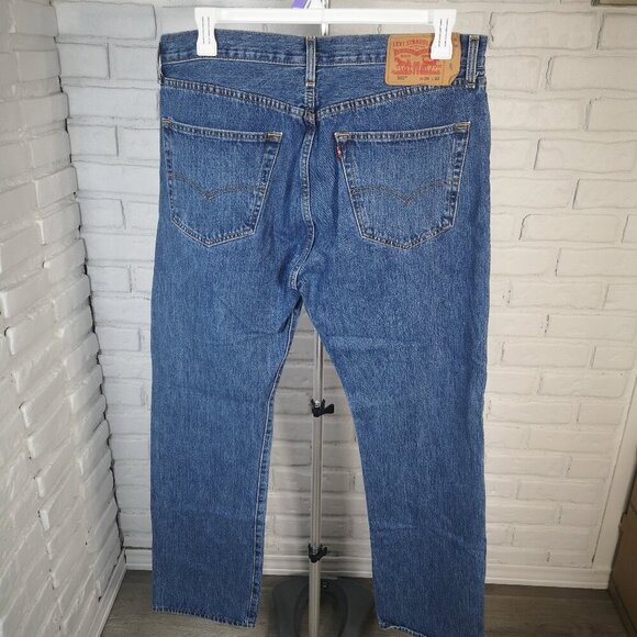 Levi's 501 Men's Size 36/32 Medium Wash Button Fly Straight Leg Jeans - Picture 3 of 13